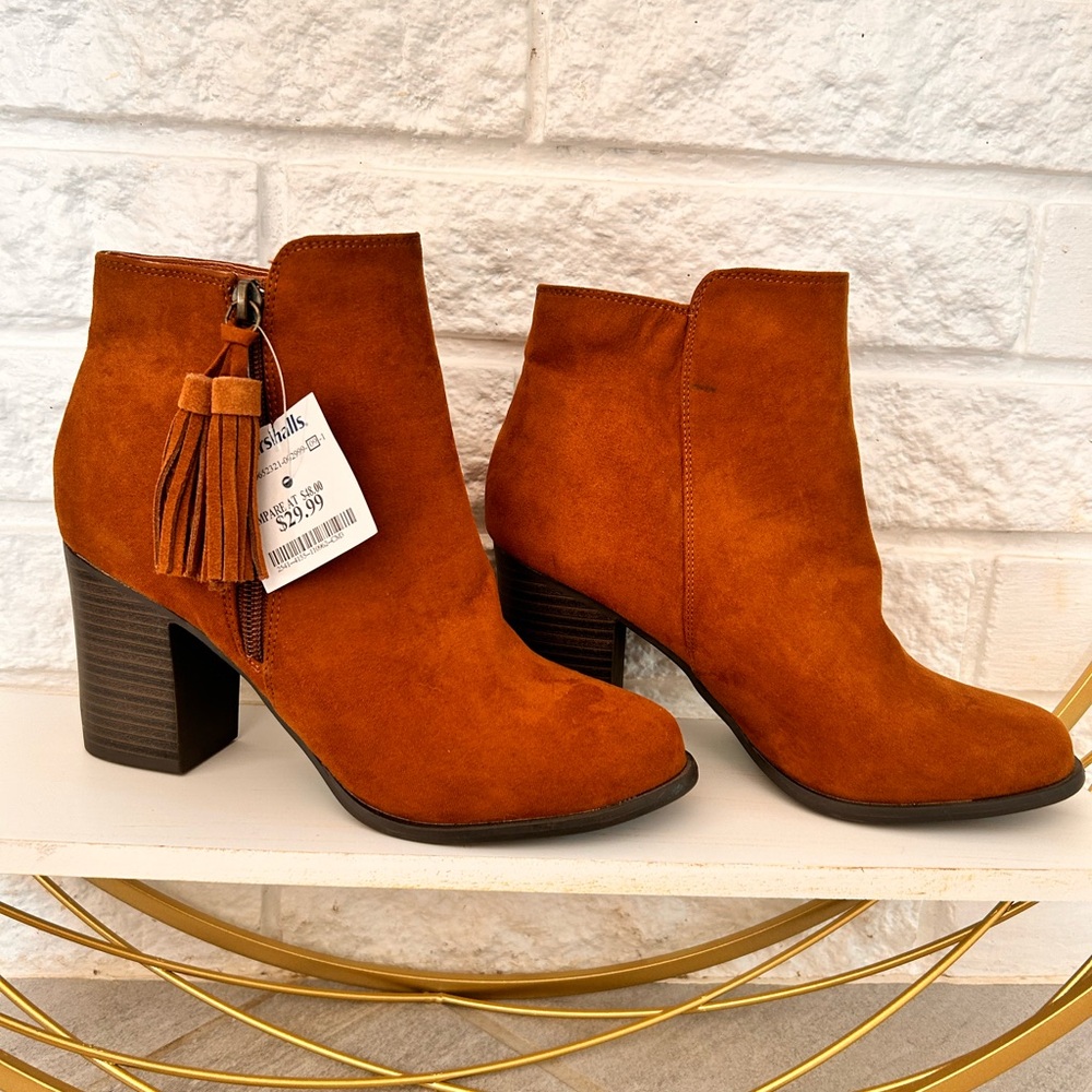LABOR DAY SALE!! Happy Fall Y’all in these rich auburn boots!